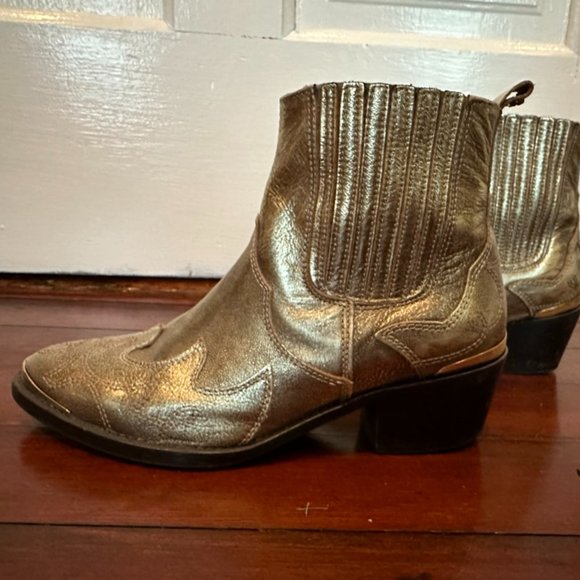 Gold foil Viva Las Vegas Guess Leather Western Booties - Size 9 - Picture 1 of 6